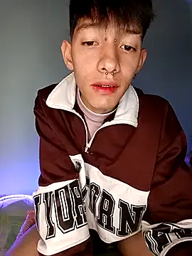 heyy_noah11 on StripChat