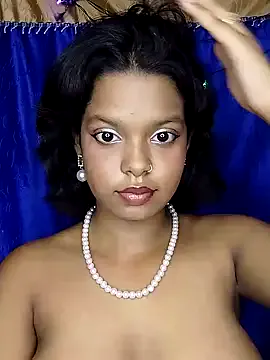 IAMNOTI — Boobs show