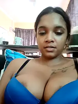 Indianqueen03 on StripChat