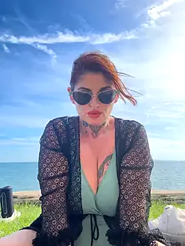 IrishmilfAnna — Spread legs play with pussy