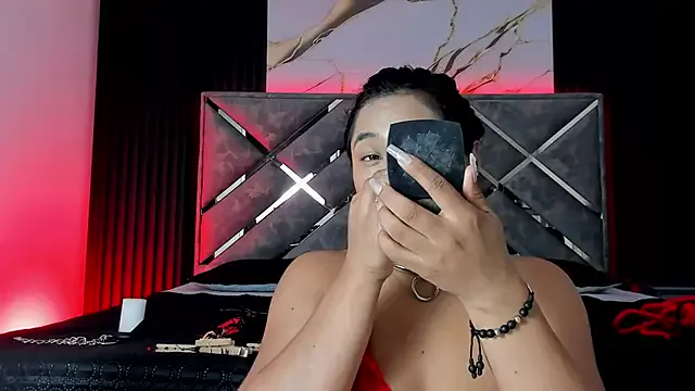 Issafoxx on StripChat 