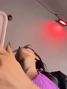 Juanita-Diaz — FINGERING PUSSY + TOPLES