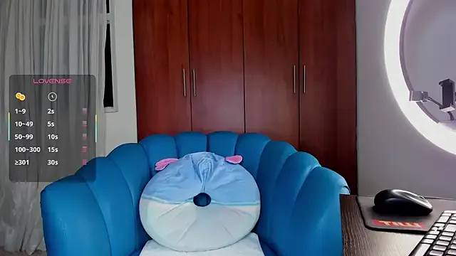 Julie_Markk — suck dildo+ Show face