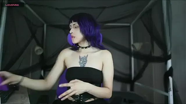 kattusauruss on StripChat 