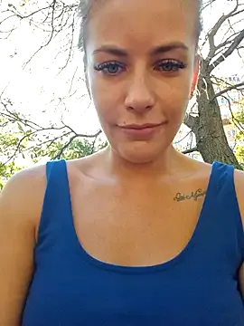 Keli_Jessi — Squirt in public park 