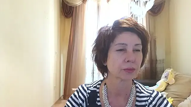 Kelly_Fleur — Feel my kiss!