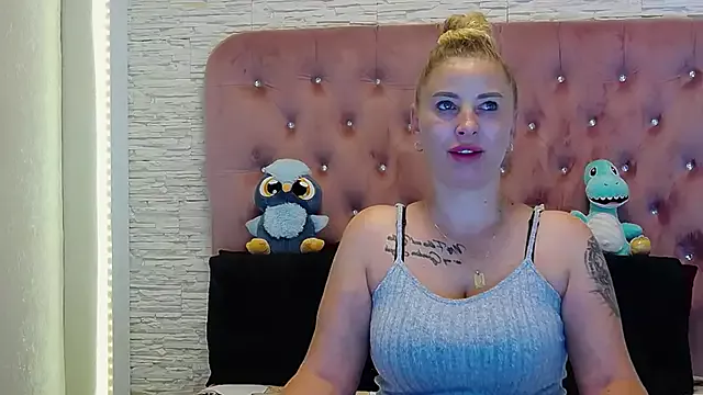 KikiSweet08 on StripChat 