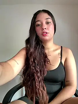 lana_rousse01 — show buttocks doggy position 