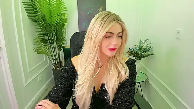 LeslieMineg on StripChat 