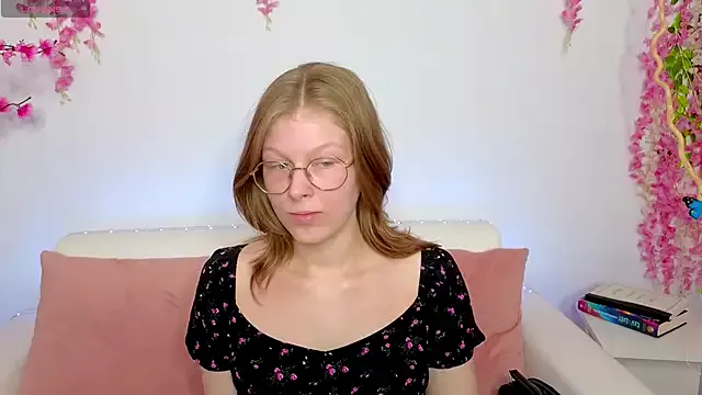 Lilly_Belly on StripChat 