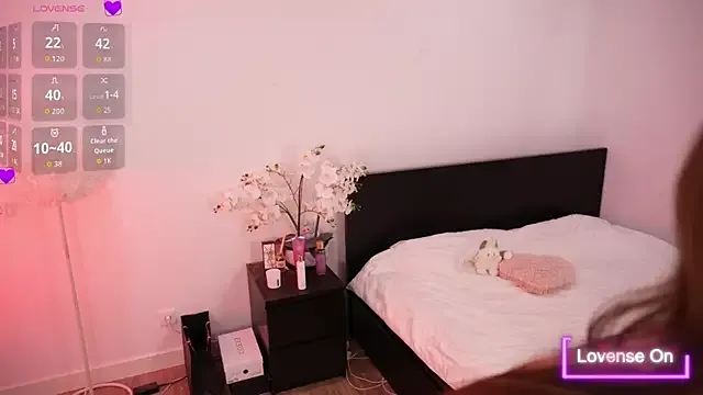 Lilly_Colins on StripChat