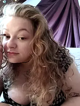 LilouCuriosity on StripChat 