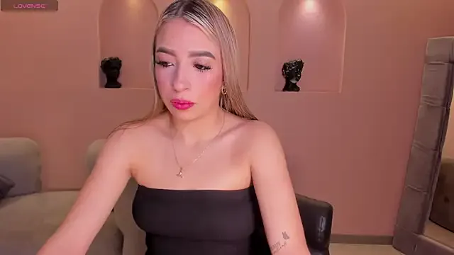 LizzCooper on StripChat 