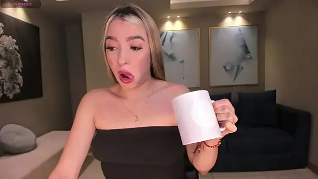 LizzCooper — Blow kisses