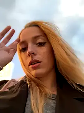 LoraaDoll — PINCH NAKED NIPPLES PUBLIC