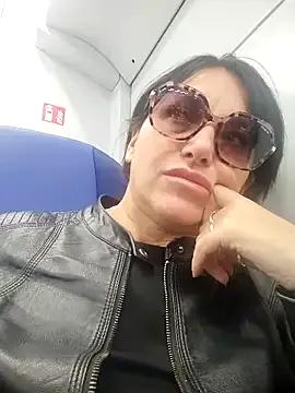 LovelyMia- — levo la maglia