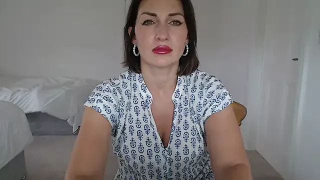 Mallinia on StripChat 