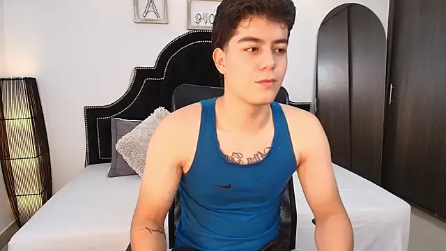 MaxxiCruz — Get naked