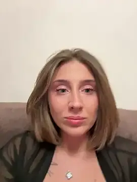 MiaaLoveeee on StripChat