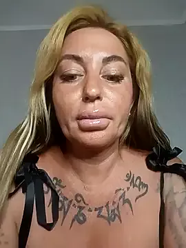 MiaMooly on StripChat 