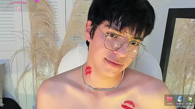 miilo_wolf on StripChat 