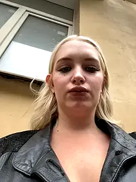 Milkyy_wway — Show SWEET ass on public