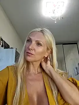 Monna on StripChat 