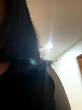 NamiNae — Fingers inside pussy in public