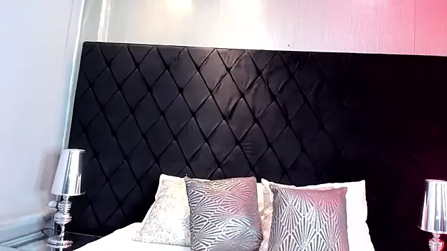 NatashaCollen on StripChat 