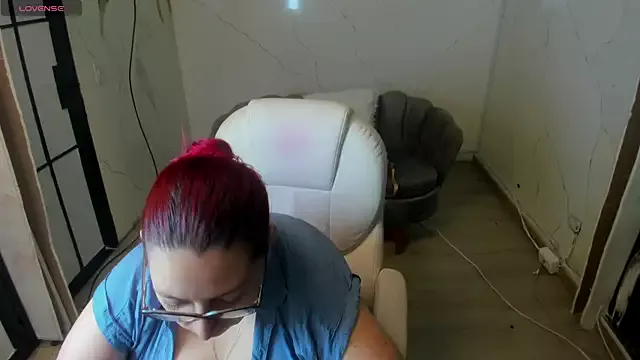 NiickyJones on StripChat 