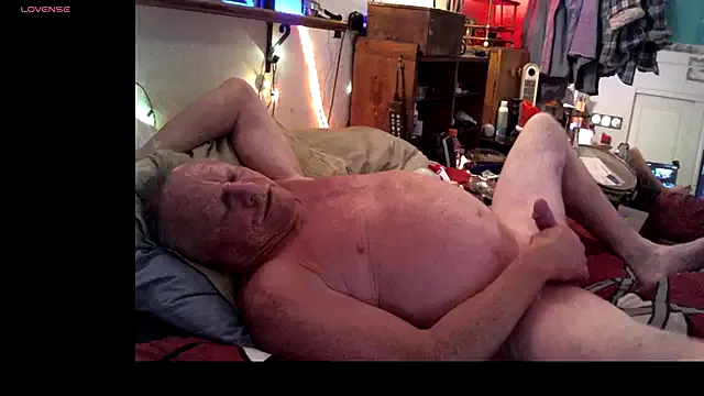 Pussyeat2please on StripChat