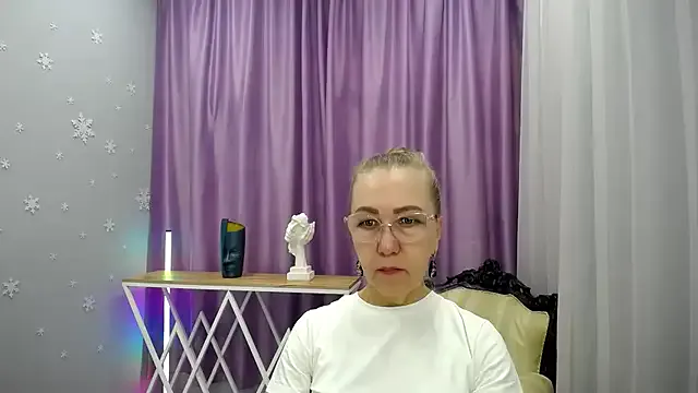 queen_a_n_i on StripChat