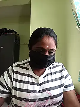 queendivya on StripChat