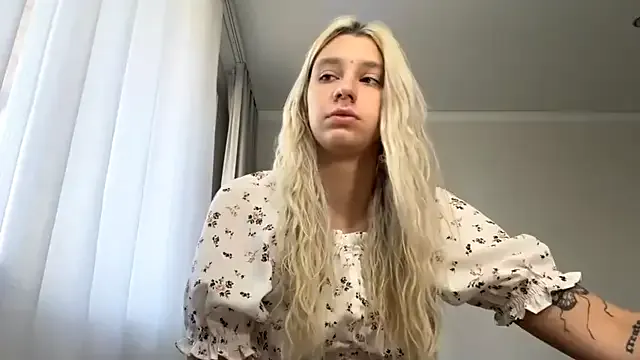 QueerExtern — Spank on my soft ass