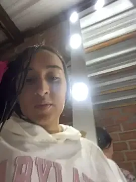 RAKEL37 — Show pussy