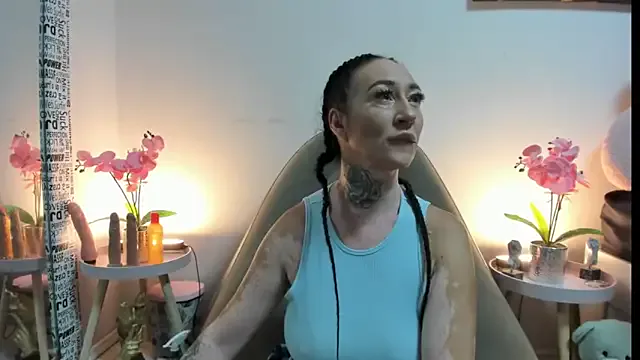 Rayanablackandwhite on StripChat 