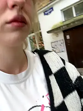 RonnieKiss — dildo in pussy 