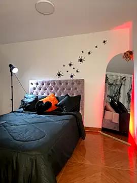 Samantha_e2 on StripChat 