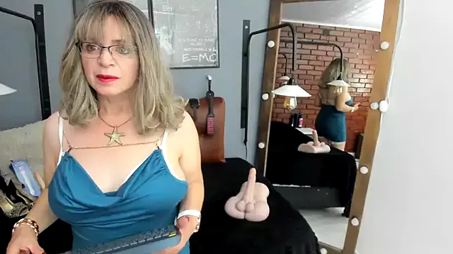Samantha_mature56 on StripChat 