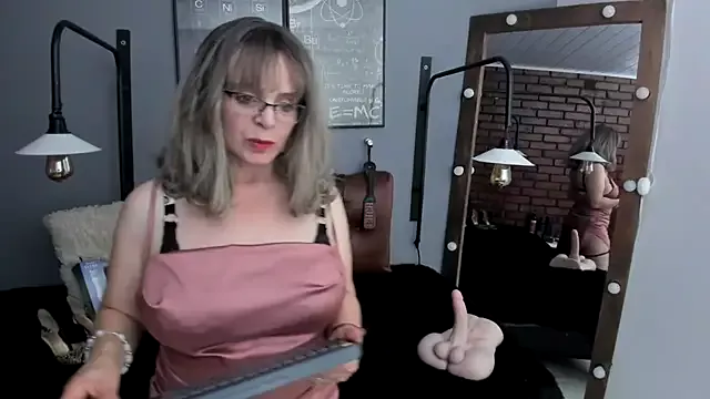Samantha_mature56 on StripChat 
