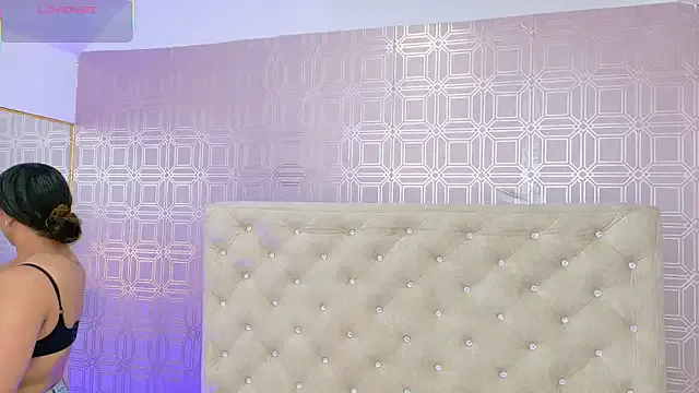 Sara_Desire on StripChat 