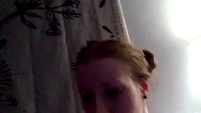 sarah2007 on StripChat 