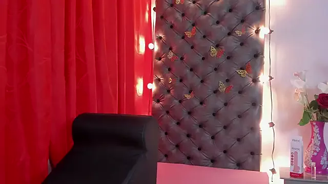 Sarahbrowm_ on StripChat 