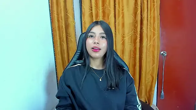 Sarahbrowm_ on StripChat 