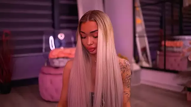 SashaFerrera on StripChat 