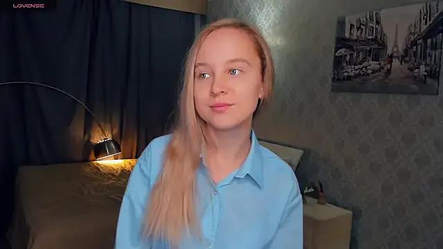 SoonMoor — pinch my nipples under bra<3