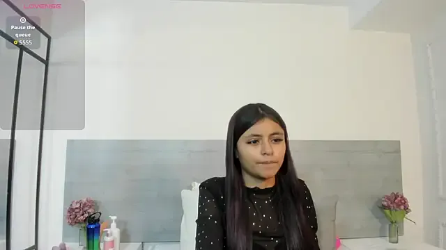 sunnyWhitee on StripChat 