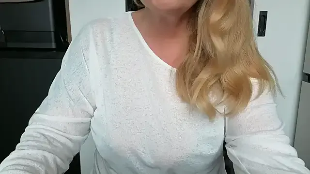 TammyJeann — oil tits and play with nipless
