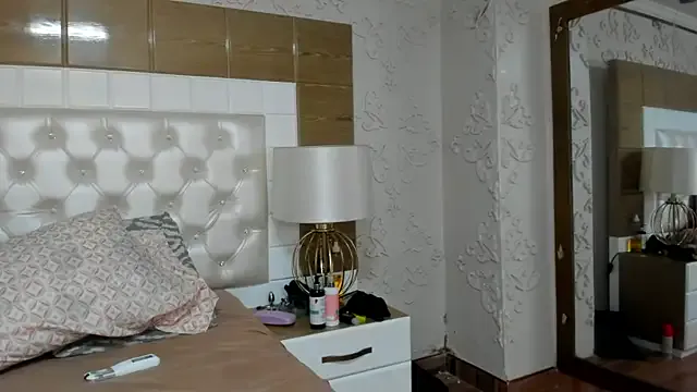 TaraaHot on StripChat 