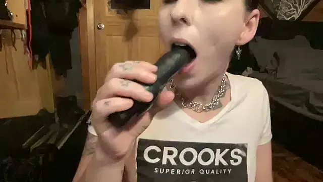 TeenyDoll on StripChat 